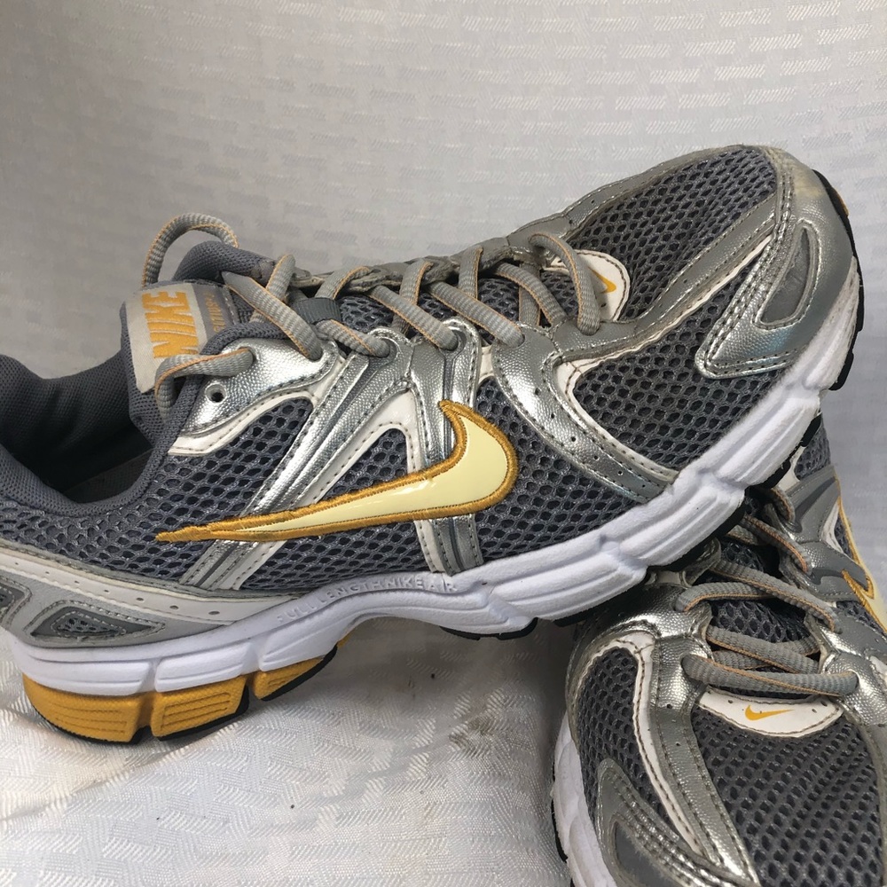Nike Air Citius 2 Size 7.5 Women’s EUC